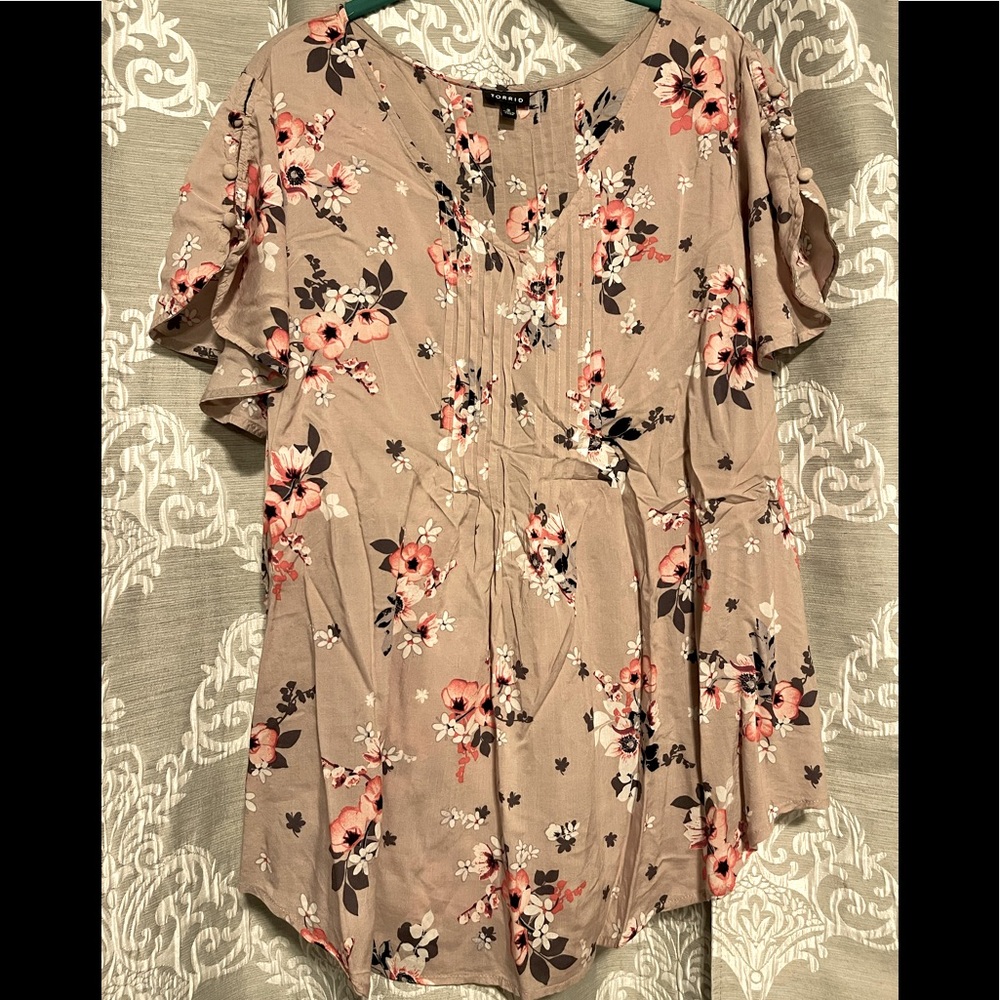 Torrid floral top 2x